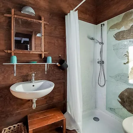 Beach Front In With Kitchen *