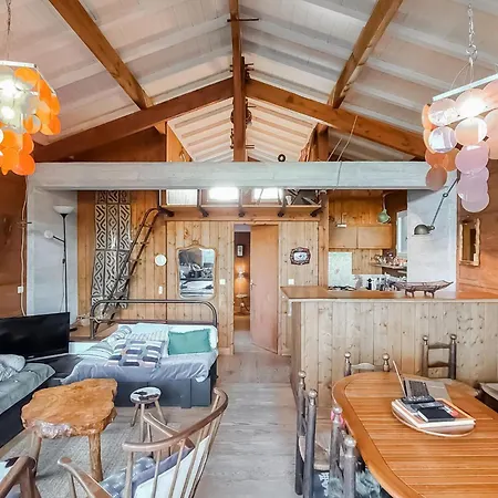 Beach Front In With Kitchen *